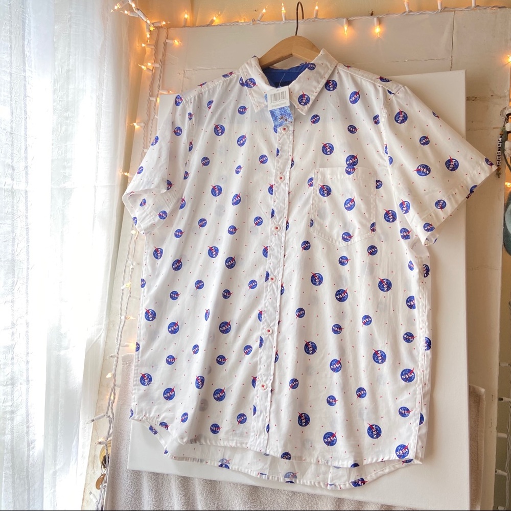 ✴️SOLD✴️NWT Men’s NASA Button up Graphic Shirt